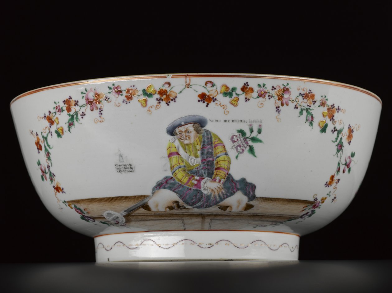 Szatirikus lyukasztótál, amely egy anti-jacobite metszet másolatát ábrázolja, Sauneys Mistake, 1785 (porcelán) alkotó: Chinese School