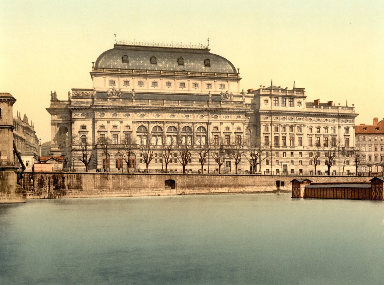 Prágai Nemzeti Színház, kocsma. 1890-1900 körül (kromolitográfia) alkotó: English Photographer