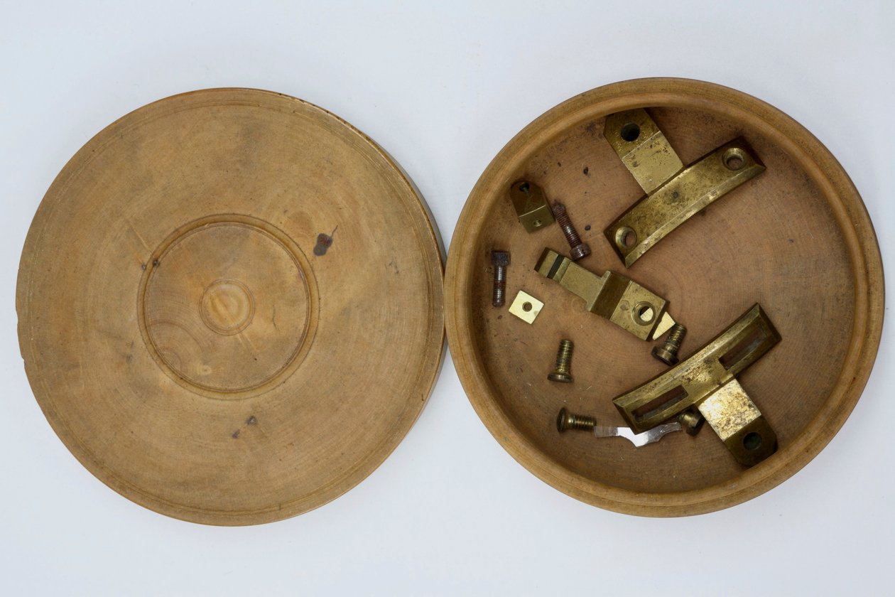 Tartók a Cumming Clockon, 1767 körül (fém) alkotó: English School