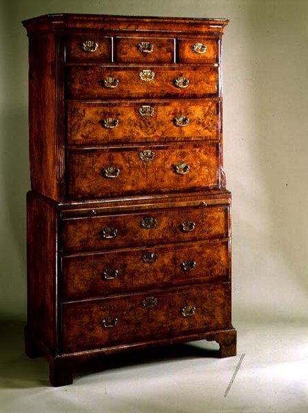 Queen Anne magasfiú, 1710 körül (dió) alkotó: English School