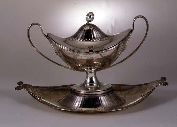 Szószos csónak, Sir John Bludgen címerével gravírozva, 1780 körül (ezüst) alkotó: English School