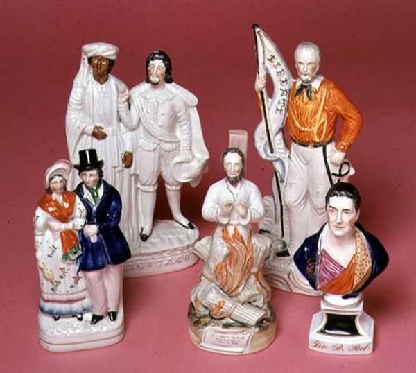 Sir Robert Peel, Cranmer érsek, Othello és Jago, Viktória királynő, Albert herceg és Liberty staffordshire-i figurái. alkotó: English School