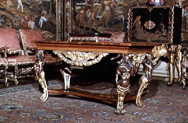 Asztal igényesen faragott lábakkal, 1675 körül (dió és fenyő) alkotó: English School