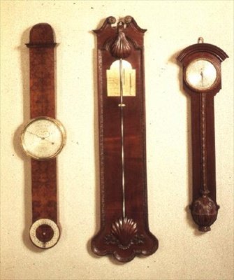 Három barométer: bal: mahagóni, Chippendale stílusú; középen: Chippendale kagyló motívummal; jobbra: sorja tiszafa, John Halifax, Barnsley, 1720 alkotó: English School