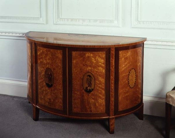 Workington komód, szállító Gillows of Lancashire, 1785 (szaténfa) alkotó: English School