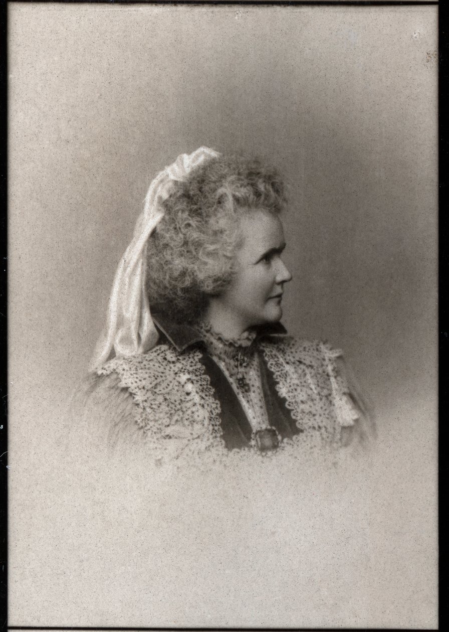 Wiedi Erzsébet (1843-1916), román királynő hitvesének portréja. alkotó: French Photographer