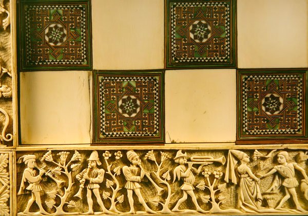 Kerti zenészeket ábrázoló sakktábla szegélye, 1415 alkotó: French School
