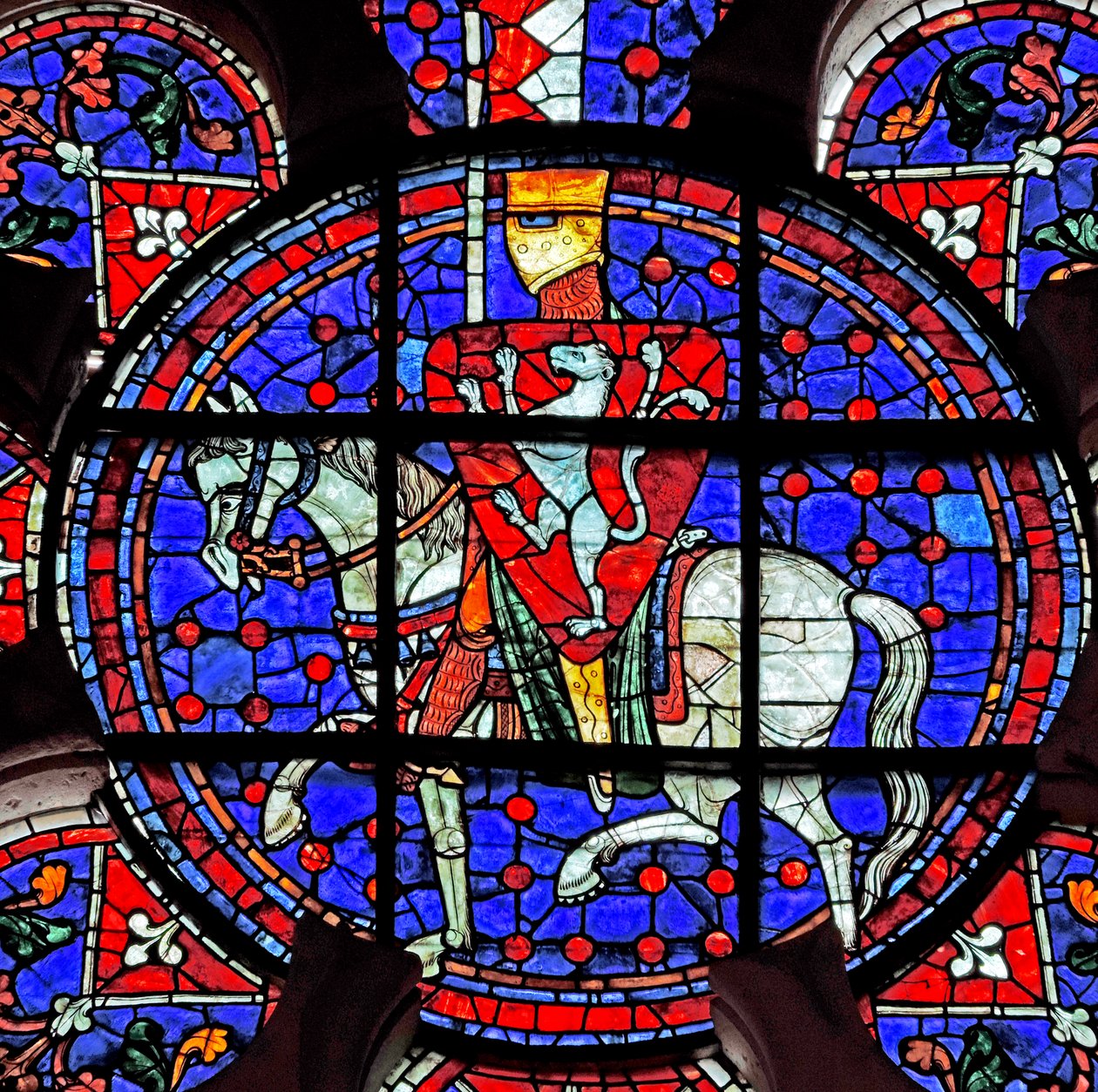 Simon de Montfortot ábrázoló rózsaablak, Chartres-i katedrális alkotó: French School