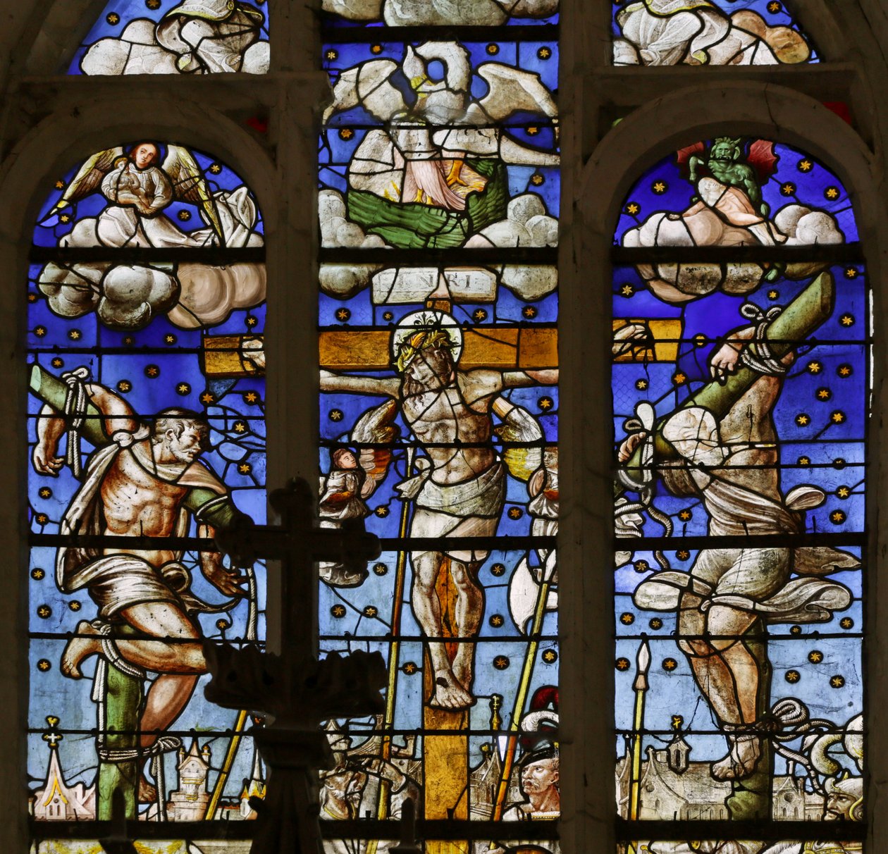A keresztre feszítést ábrázoló ablak alkotó: French School