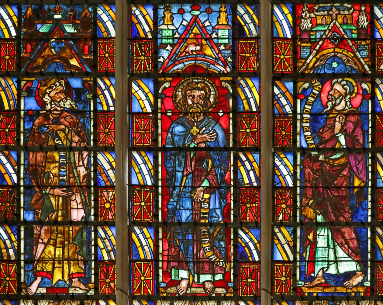 Jónás, Mikeás és Szofóniás prófétát ábrázoló ablak alkotó: French School