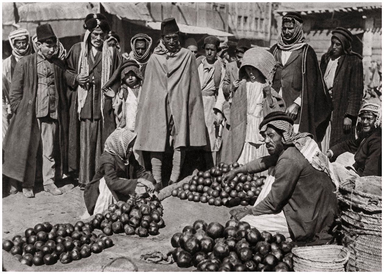 Gyümölcspiac Bagdadban, Irakban, 1925 alkotó: A. Kerim