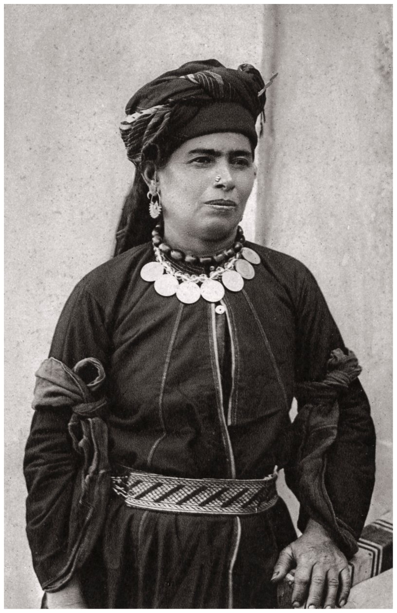 Kurd hölgy legjobb jelmezében, Irak, 1925 alkotó: A. Kerim