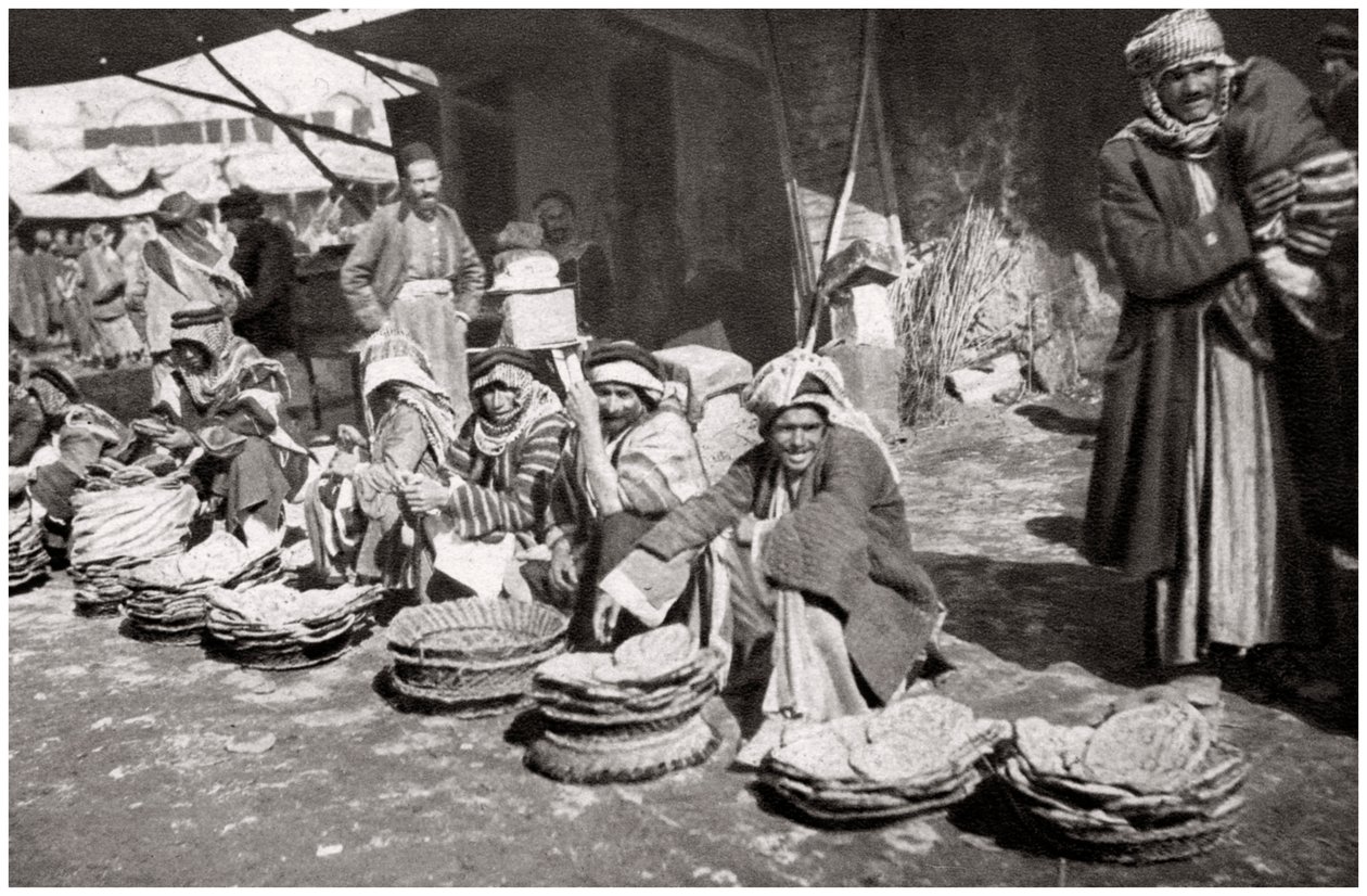 Suq El Khubur, őshonos kenyérpiac, Bagdad, Irak, 1925. alkotó: A. Kerim