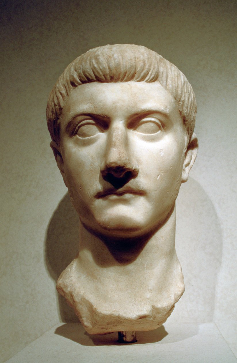 Tiberius római császár feje alkotó: A. Lorenzini