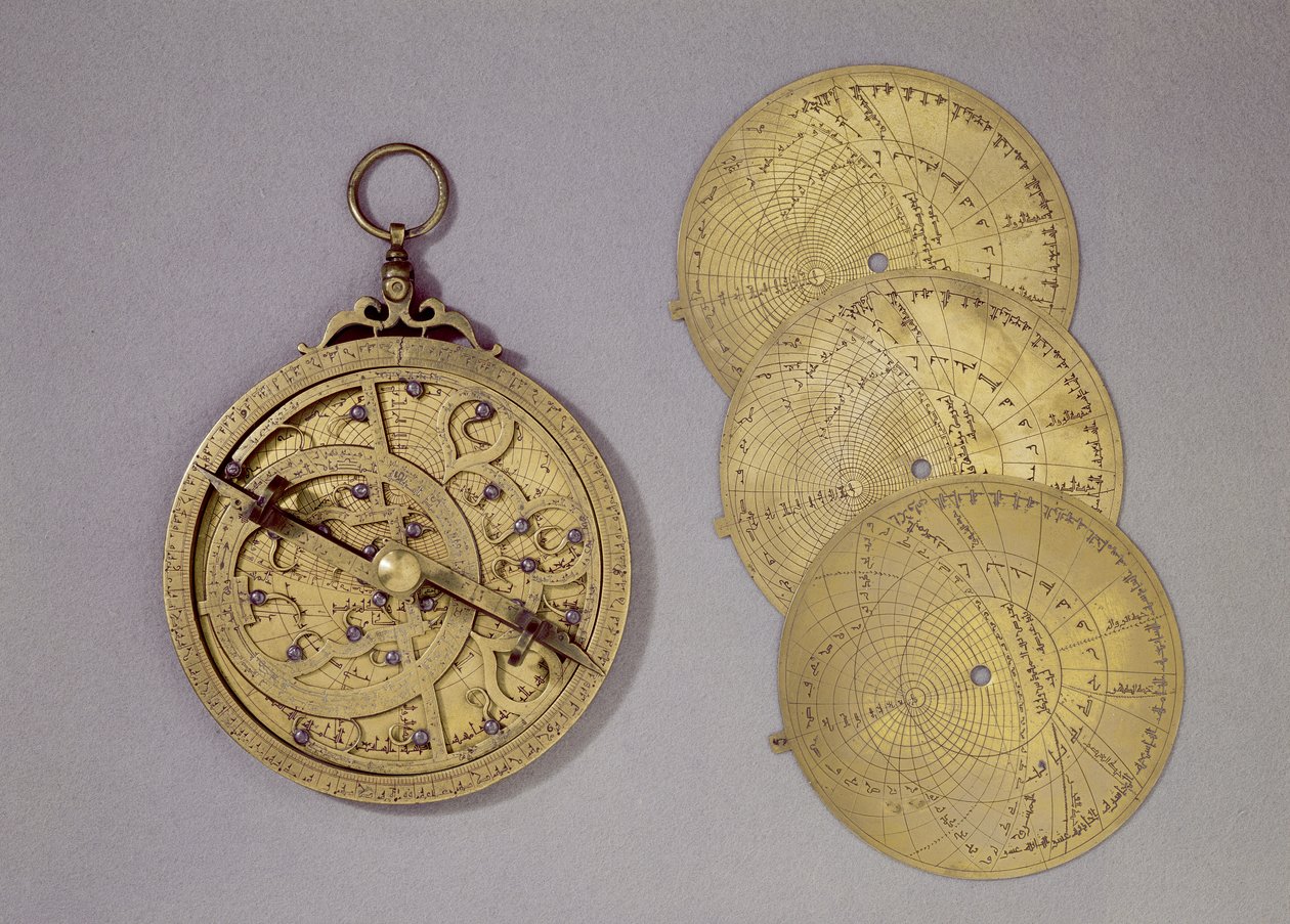 Astrolabe, 1216 (fém) alkotó: Abu Bakr Ibn Jusuf