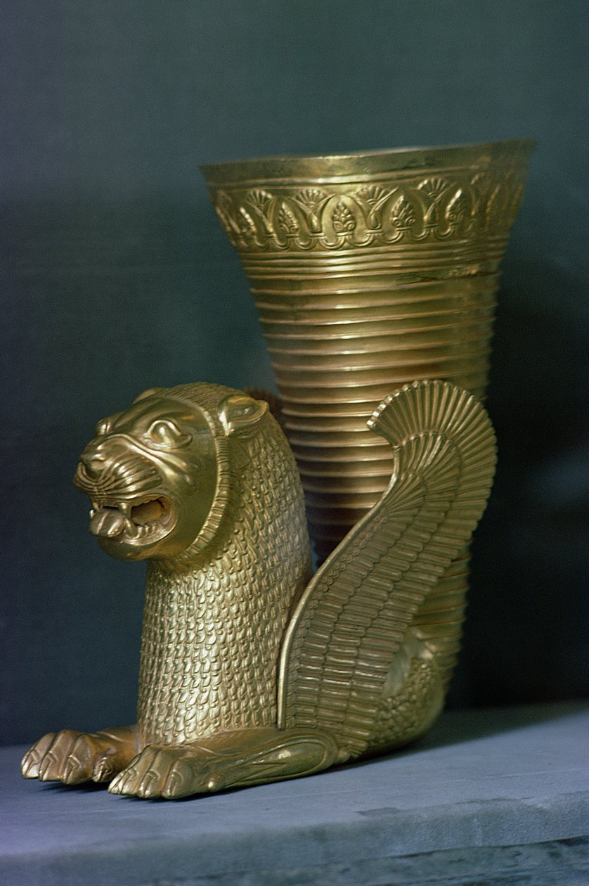 Rhyton ülő oroszlánszörny alakban, Hamadanból, Iránból (arany) alkotó: Achaemenid