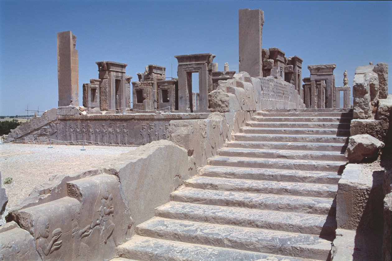A Tachara (Dareiosz magánpalotája) lépcsője i.e. 485 körül. alkotó: Achaemenid