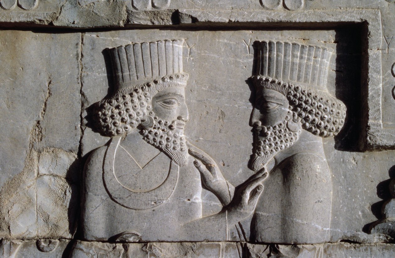 Két méltóság, az Apadana keleti lépcsőház homlokzatának északi szárnyából, ie 500-480 alkotó: Achaemenid