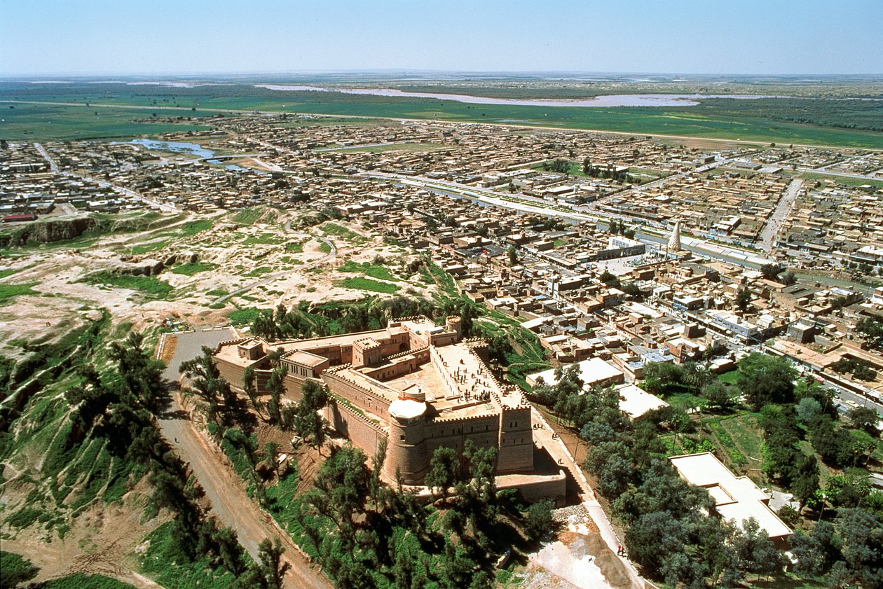 Légifelvételek a városról, amelyet az Achaemenidák restauráltak, miután az asszírok i.e. 640-ben elpusztították. alkotó: Achaemenid