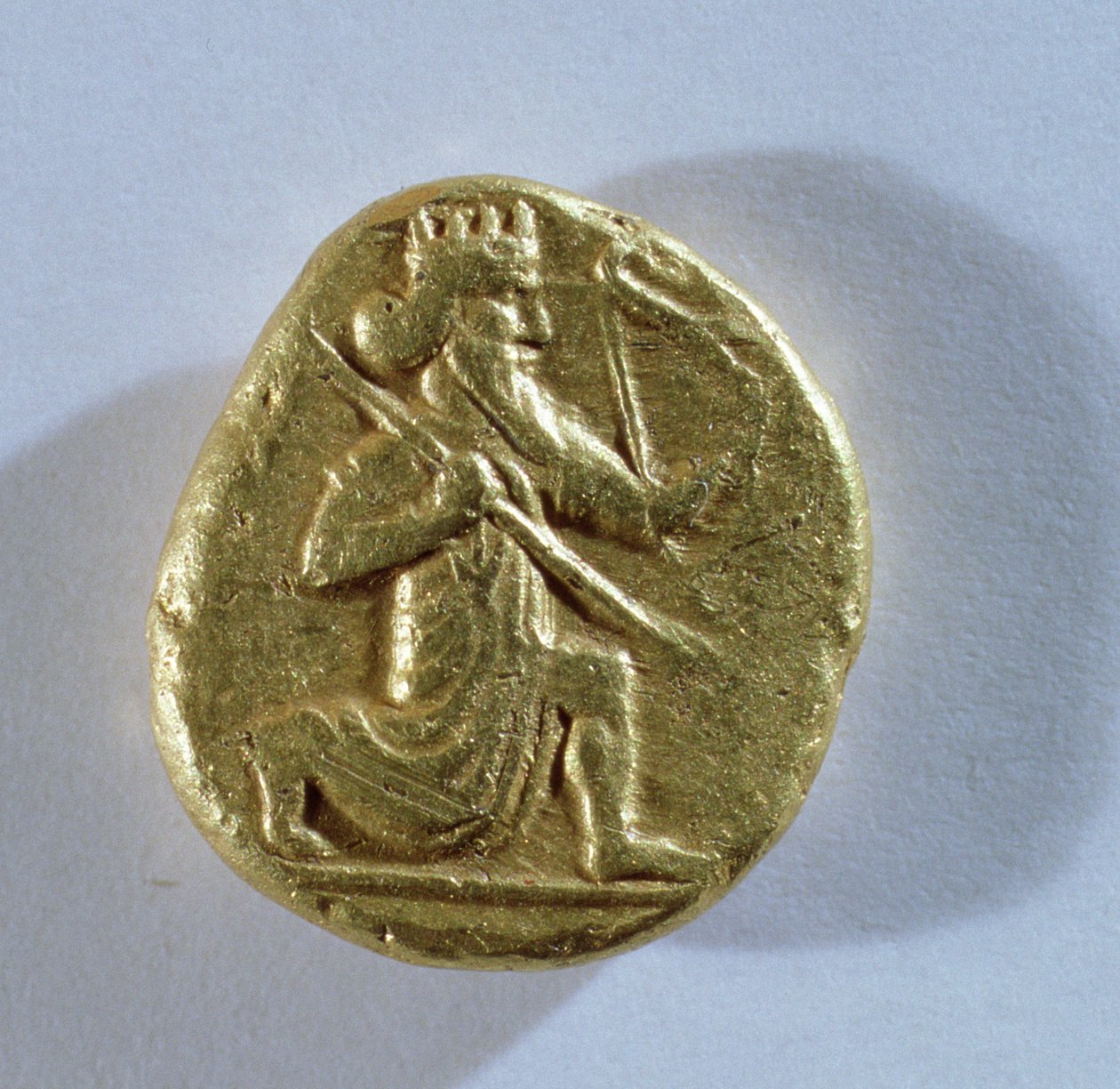 Daric Dariust királyi íjászként ábrázolja (arany) (előlap) alkotó: Achaemenid