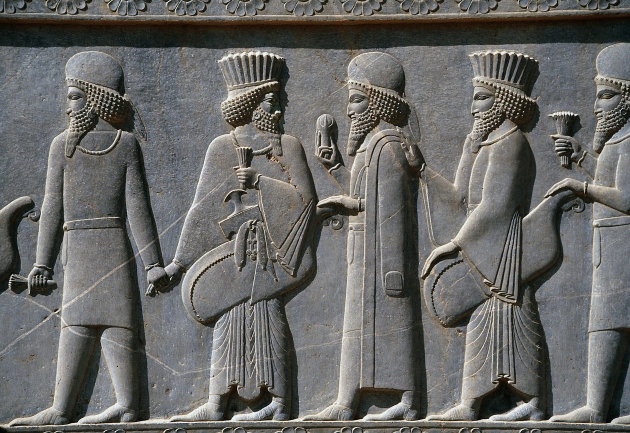 Részlet egy körmeneti frízből az Apadana-palota keleti oldalán, Perszepoliszban, Iránban, ie 518-465 körül (szürke kő) alkotó: Achaemenid