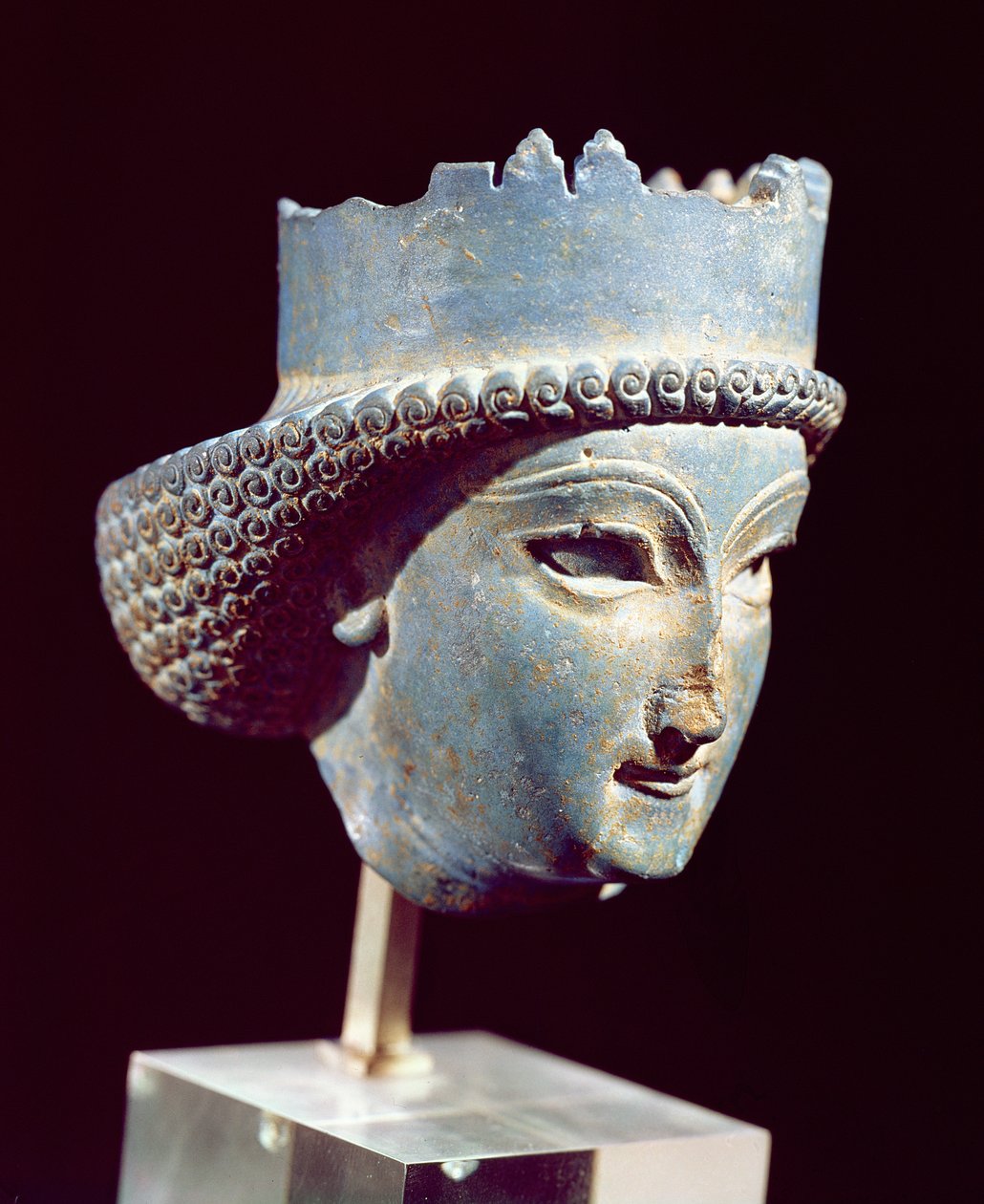 Egy herceg feje, Perszepoliszból, Kr.e. 5-4. század (lapis lazuli) alkotó: Achaemenid
