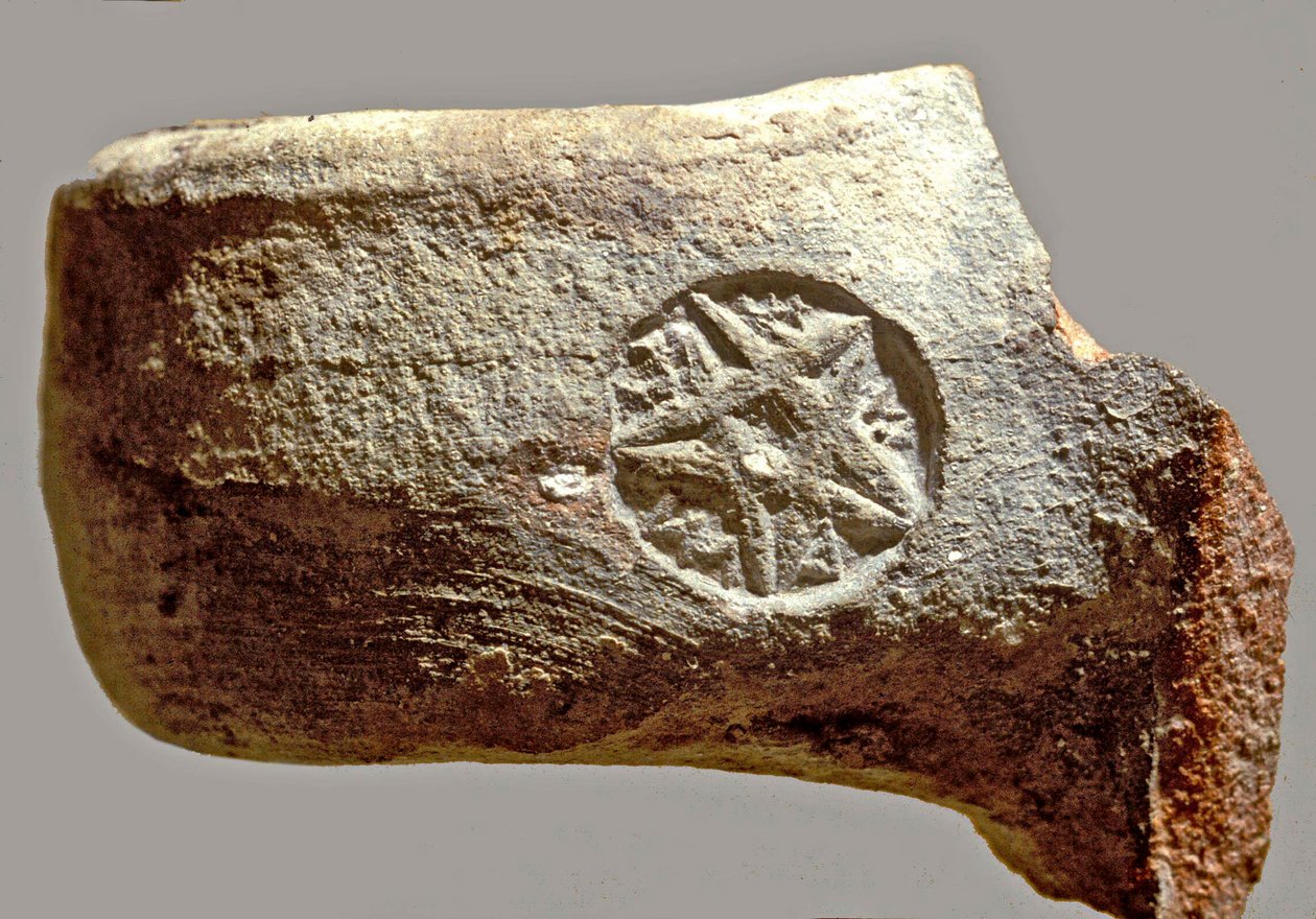 Korsó fogantyúja régi héber felirattal: Yerslm (agyag) alkotó: Achaemenid