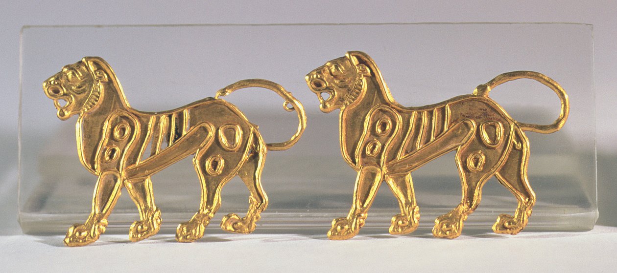 Két oroszlánsorozat, amelyeket ünnepi köntösre varrtak, Hamadanból, Kr.e. 5-4. század (arany) alkotó: Achaemenid