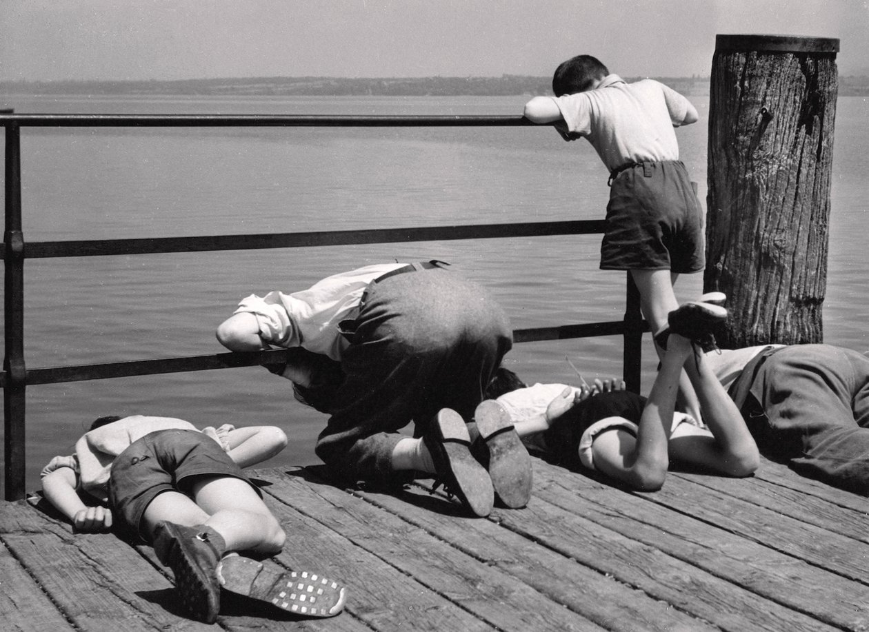 Foglalt horgászattal, Olaszország, 1950-1960 körül (zselatin ezüst nyomat) alkotó: Achille Villani