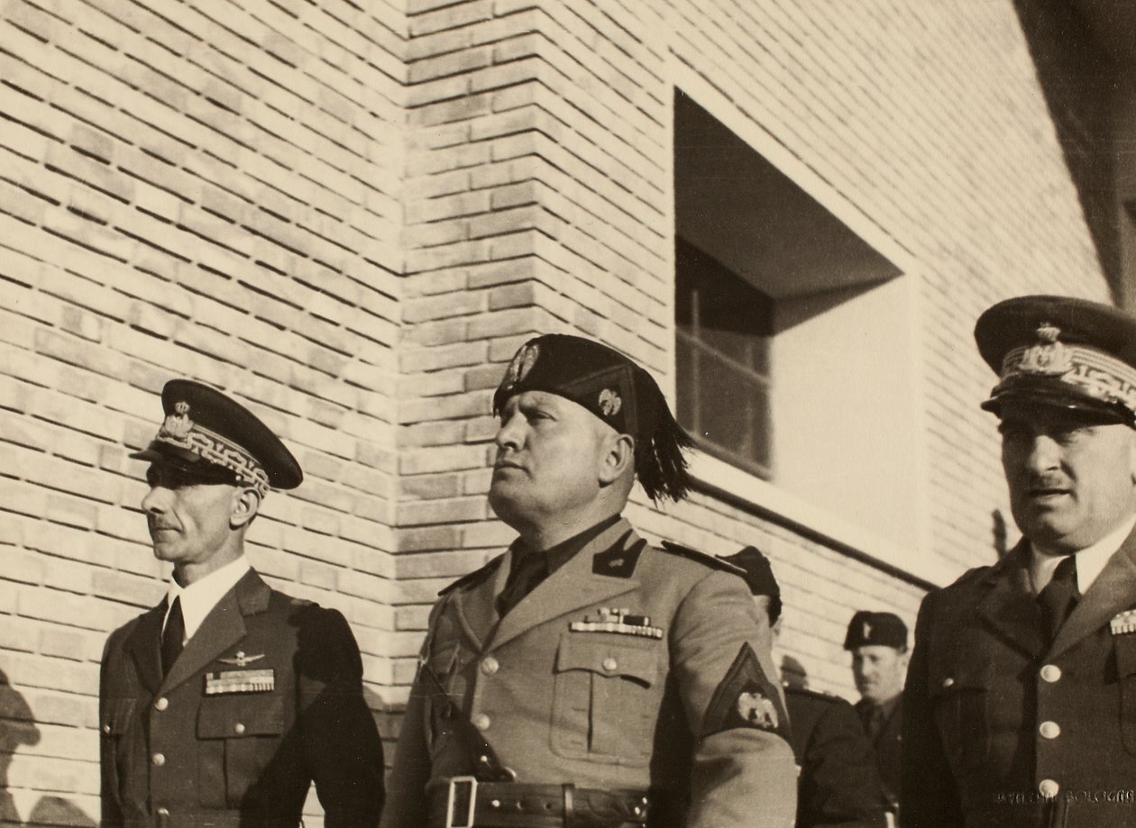 A Mauro Toschi fu Ulisse cég által épített "Fausto Pesci" királyi repülőtér Bolognában épületeinek felavatása Benito Mussolini herceg jelenlétében, 1936.10.24. (f/w fotó) alkotó: Achille Villani