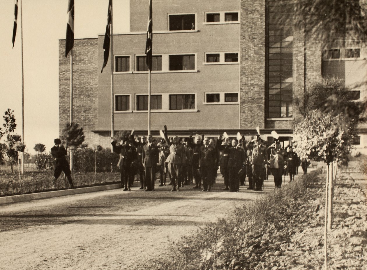 A Mauro Toschi fu Ulisse cég által épített "Fausto Pesci" királyi repülőtér Bolognában épületeinek felavatása Benito Mussolini herceg jelenlétében, 1936.10.24. (f/w fotó) alkotó: Achille Villani