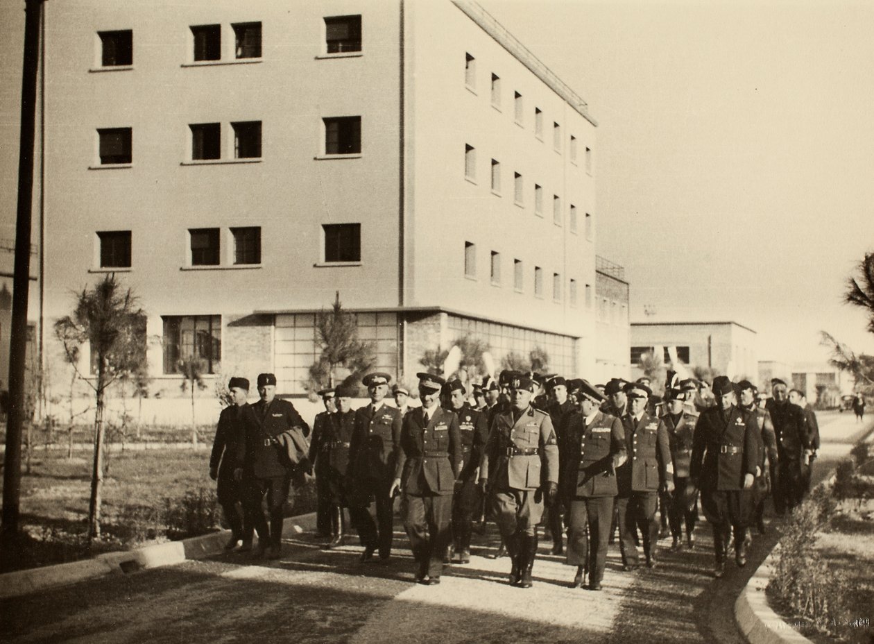A Mauro Toschi fu Ulisse cég által épített "Fausto Pesci" királyi repülőtér épületeinek felavatása Bolognában Benito Mussolini herceg jelenlétében, 1936.10.24. (f/w fotó) alkotó: Achille Villani