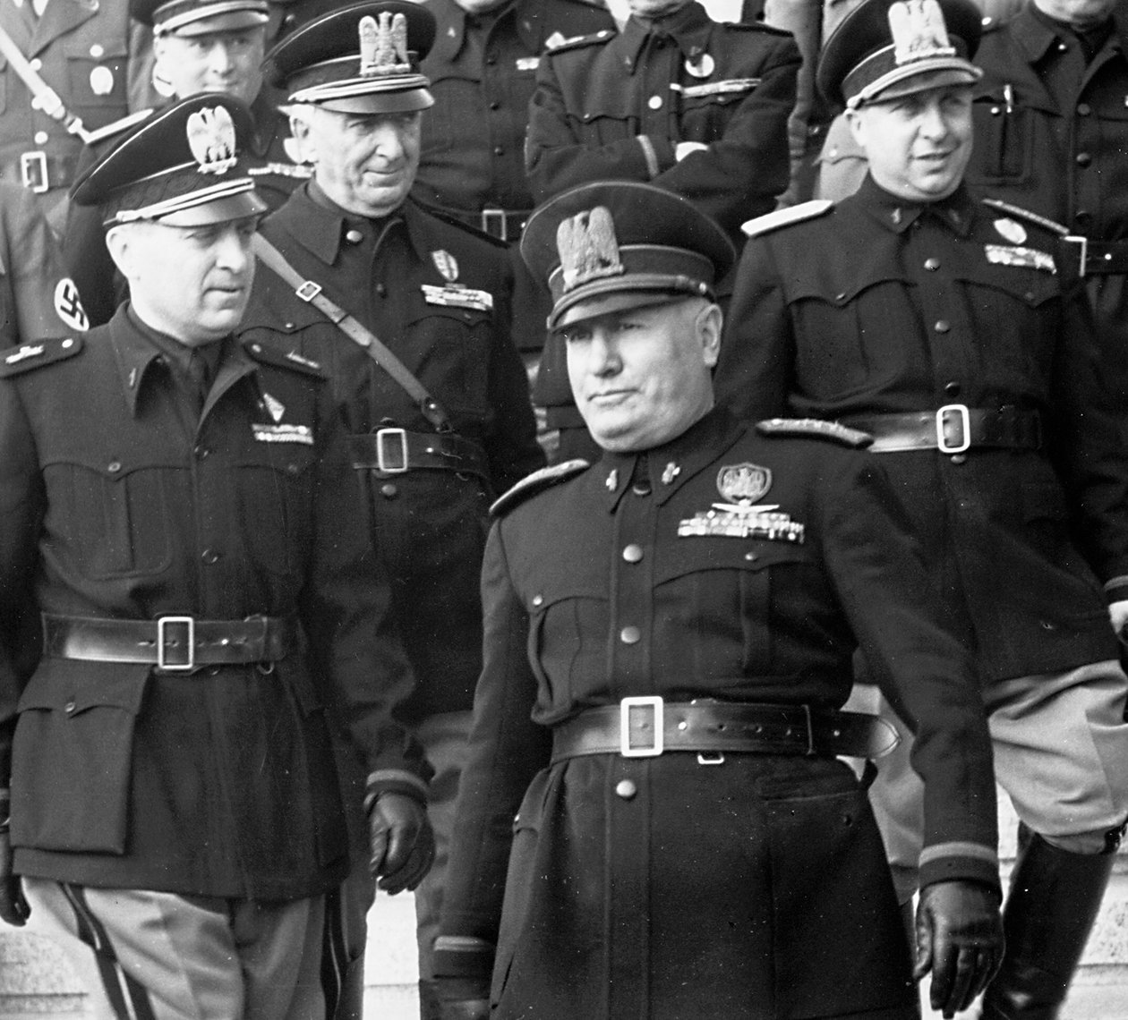 Mussolini a katonai parádén (f/w fotó) alkotó: Achille Villani