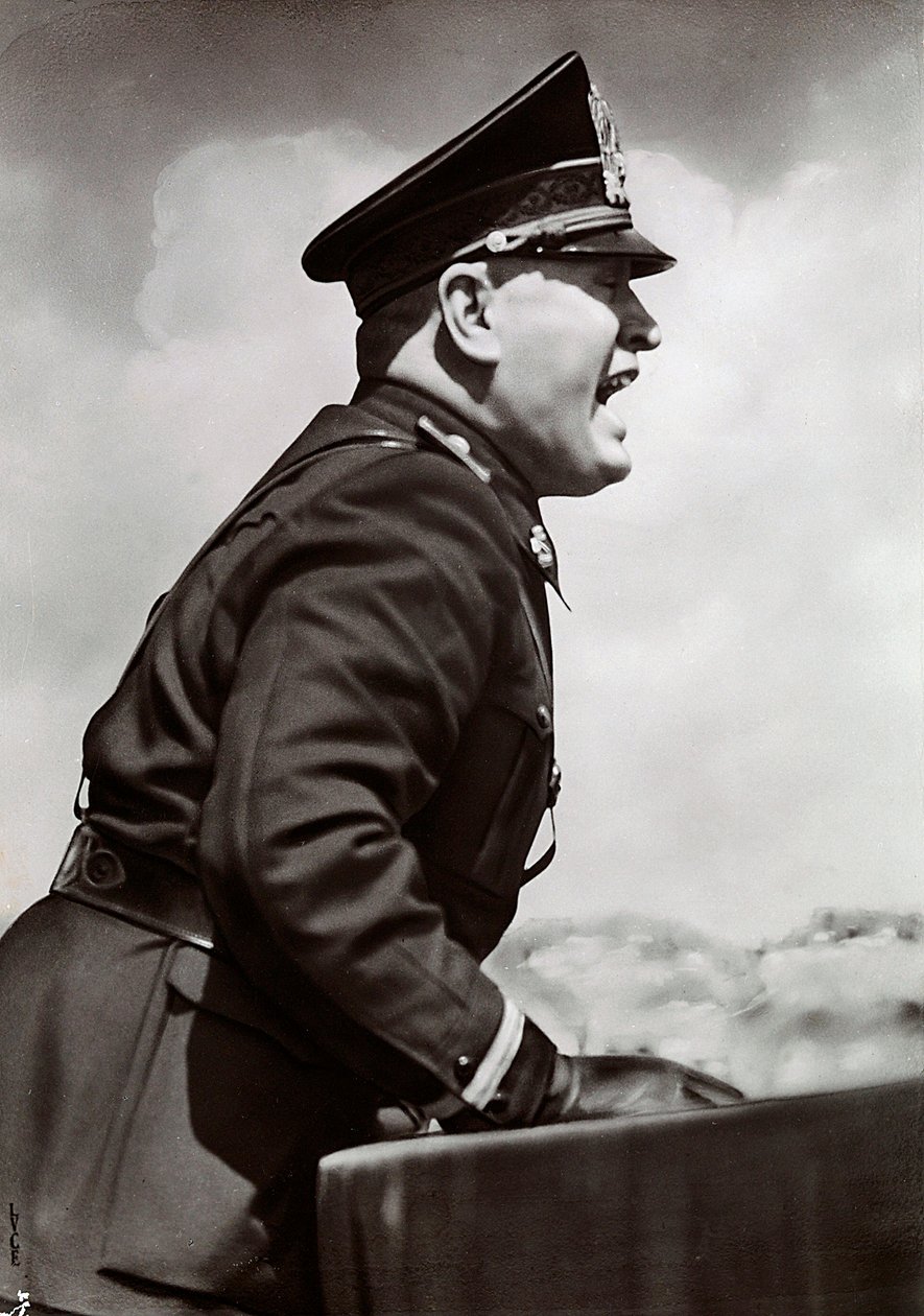 Mussolini beszédet mond (f/w fotó) alkotó: Achille Villani