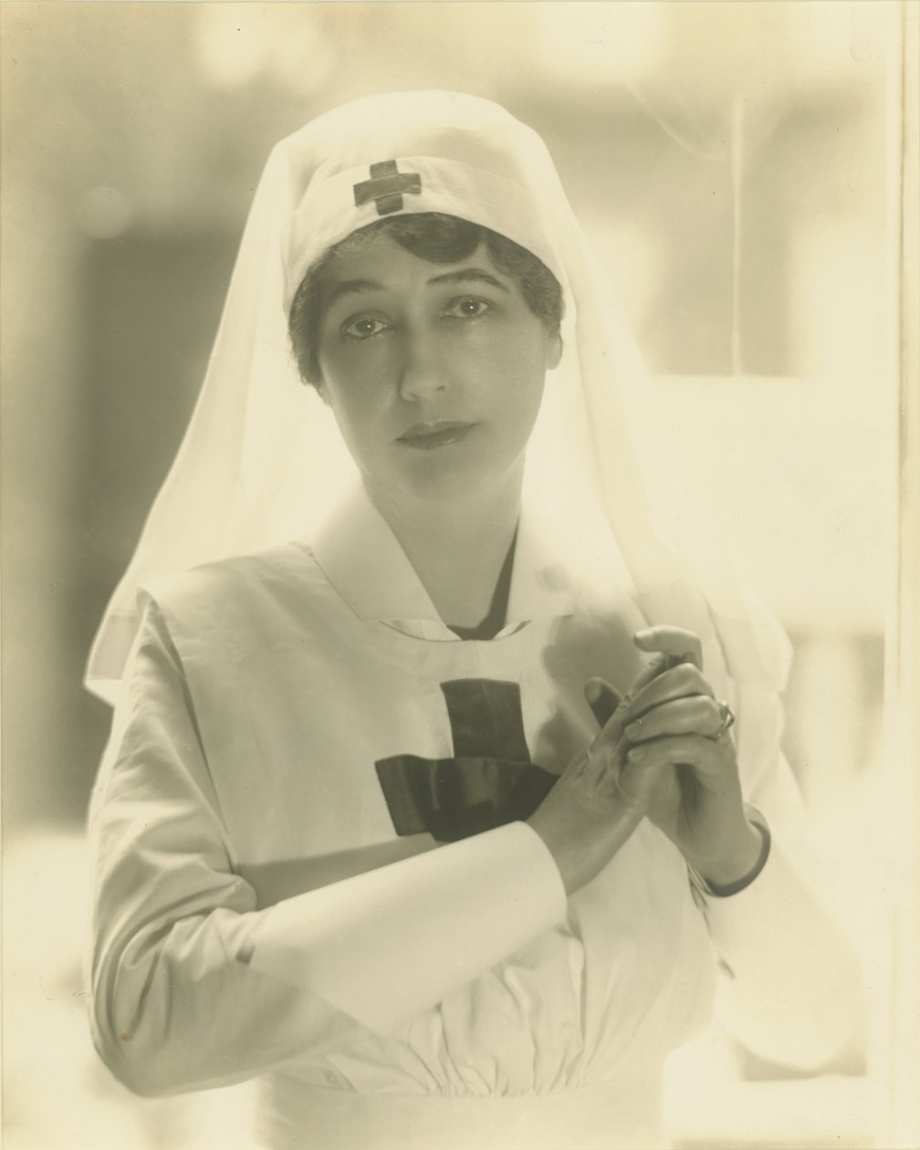 Lady Duff-Gordon ápolónőként (platina nyomat) alkotó: Adolf de Meyer