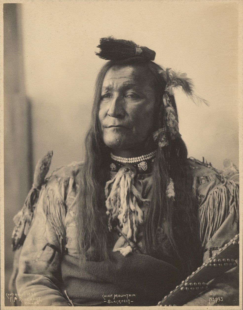Chief Mountain, Blackfeet alkotó: Adolph F. Muhr