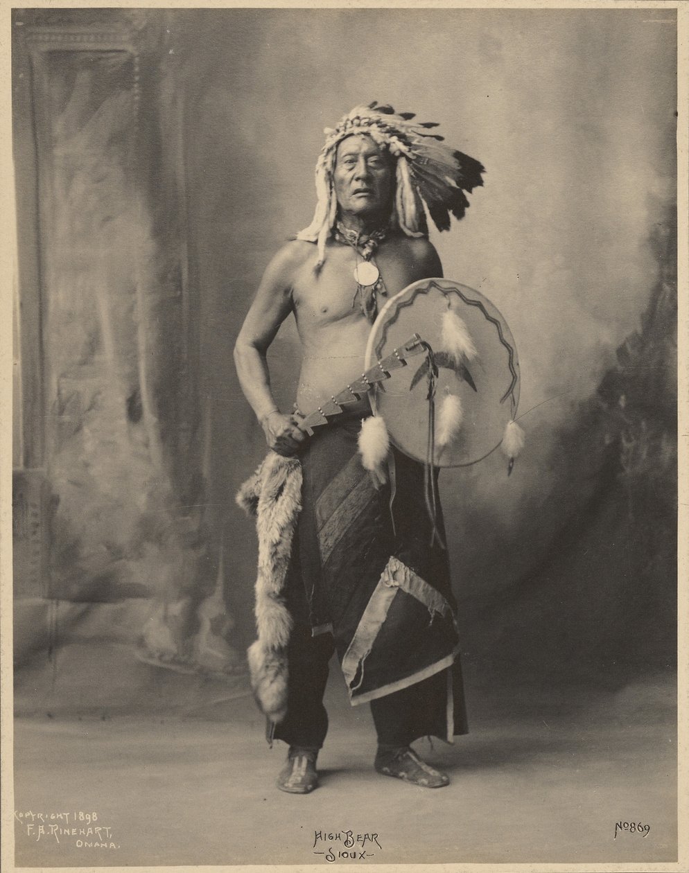 [Magas Medve, az Oceti Sakowin Oyate tagja]
 alkotó: Adolph F. Muhr