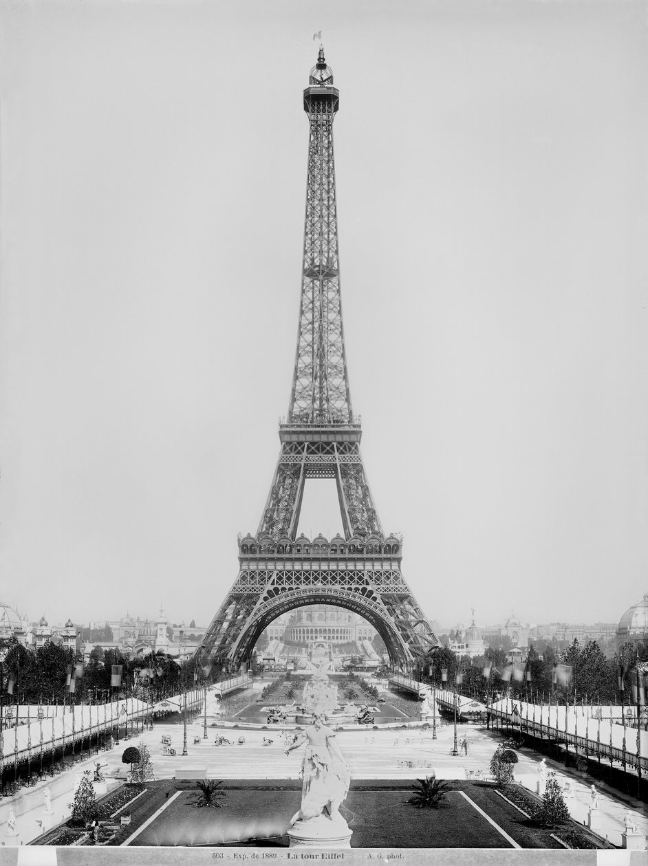 Az 1889-es párizsi egyetemes kiállításon fényképezett Eiffel-torony (1887-89), Gustave Eiffel (1832-1923) építész alkotó: Adolphe Giraudon