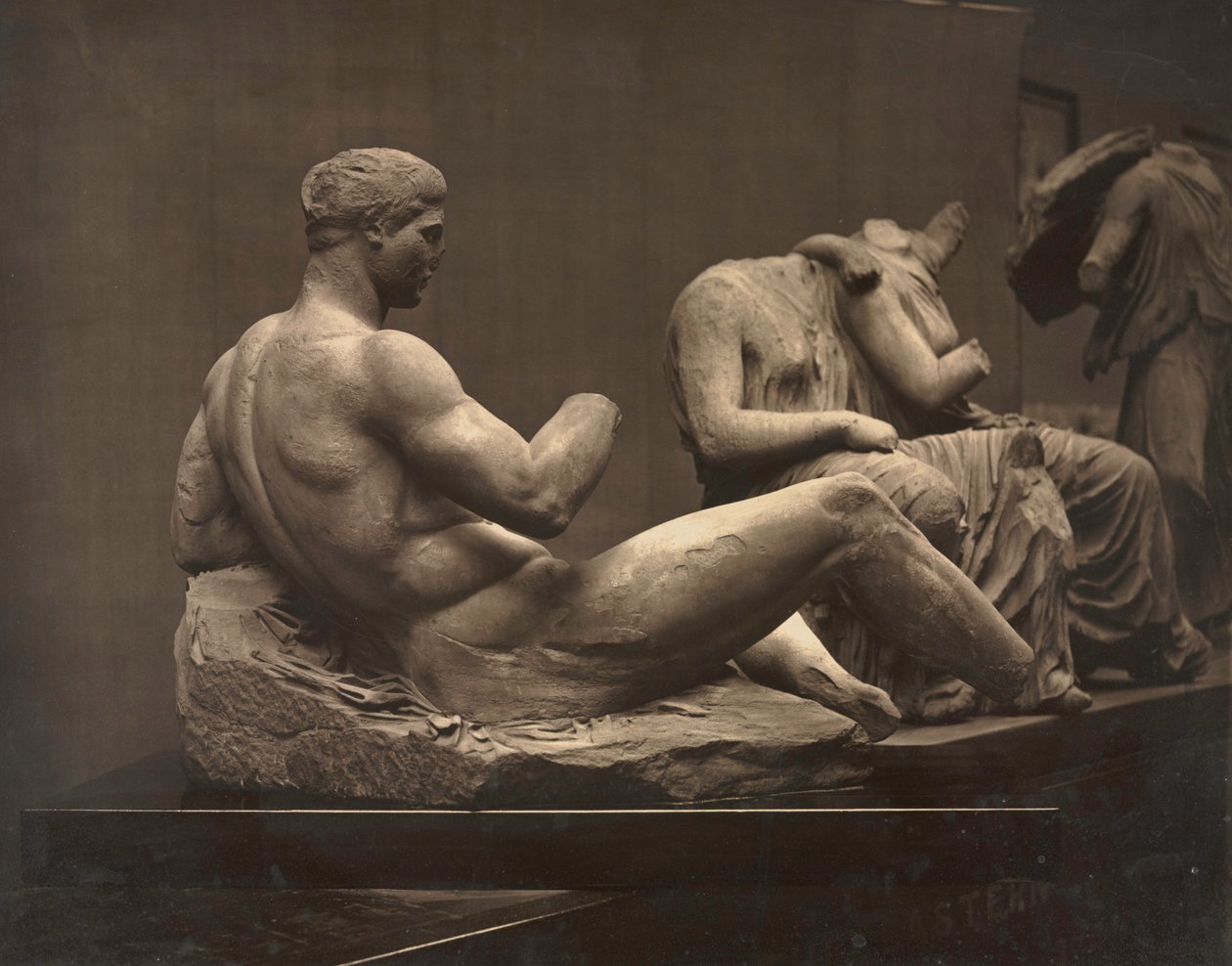 Szobrok a Parthenonból, British Museum, c. 1870-es évek. alkotó: Adolphe Braun