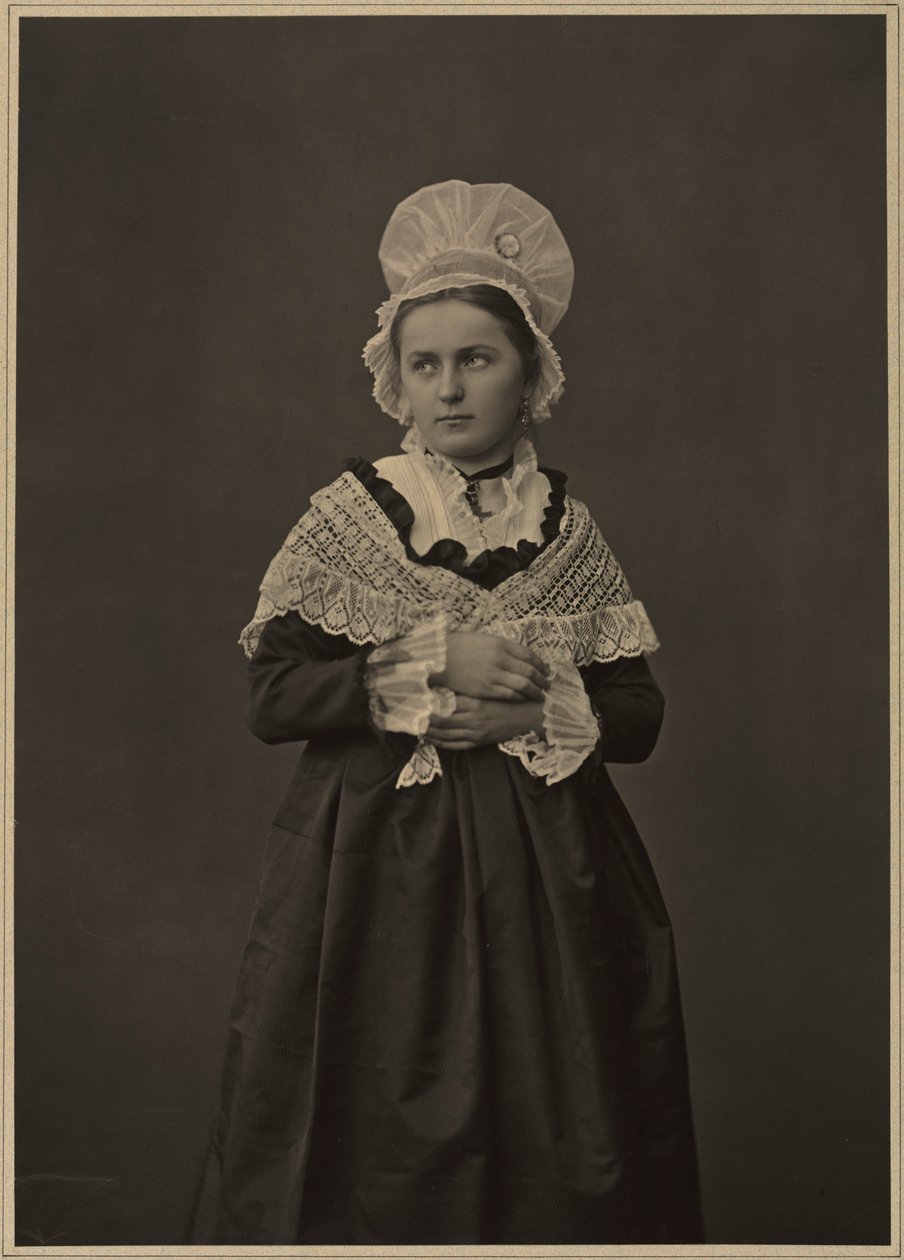 Nő Lotaringiai ruhában, c. 1860-70-es évek. alkotó: Adolphe Braun