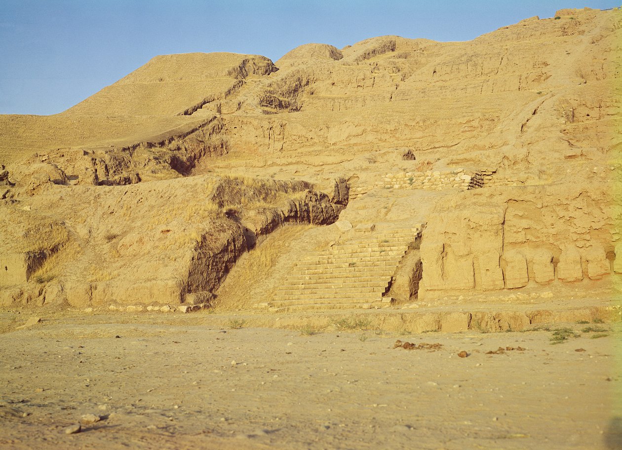 Kilátás a lépcsőkre, a teraszokra és a zoroasztriánus templomra alkotó: Afghan School