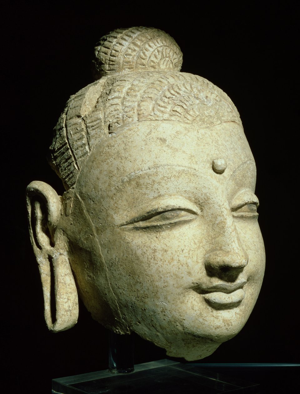 Mosolygó Buddha feje, görög-buddhista stílusban, Afganisztánból, 1-4. század (stukkó) alkotó: Afghan School