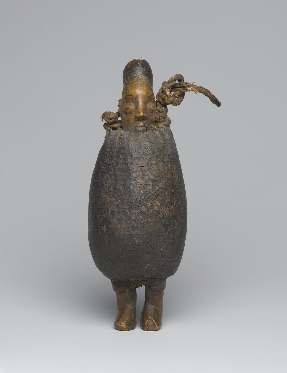 Yaka figura (fa, szövet, kagyló, rost és szerves anyagok) alkotó: African