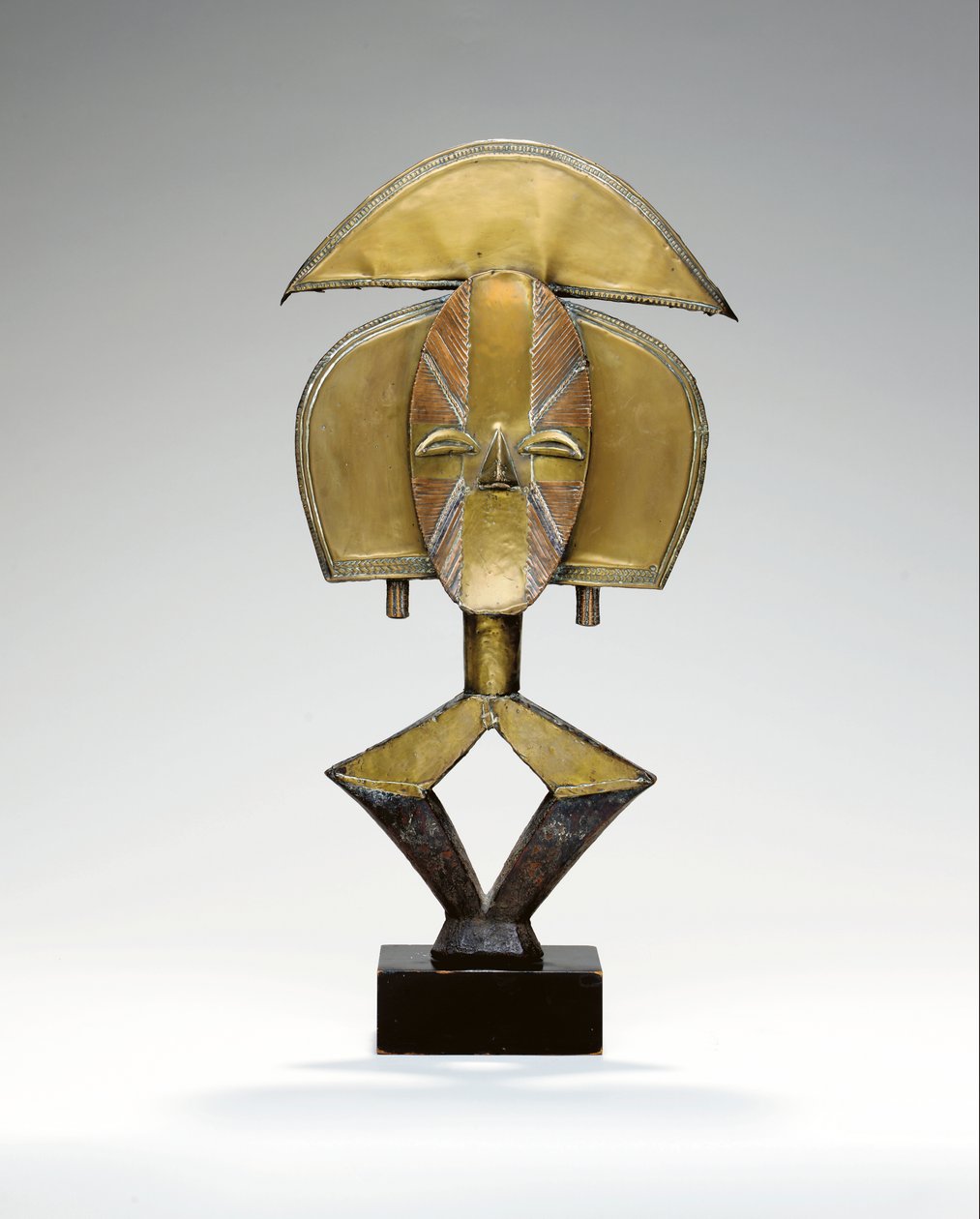 Mbulu Ngulu, A városi ereklyetartó figura alkotó: African School