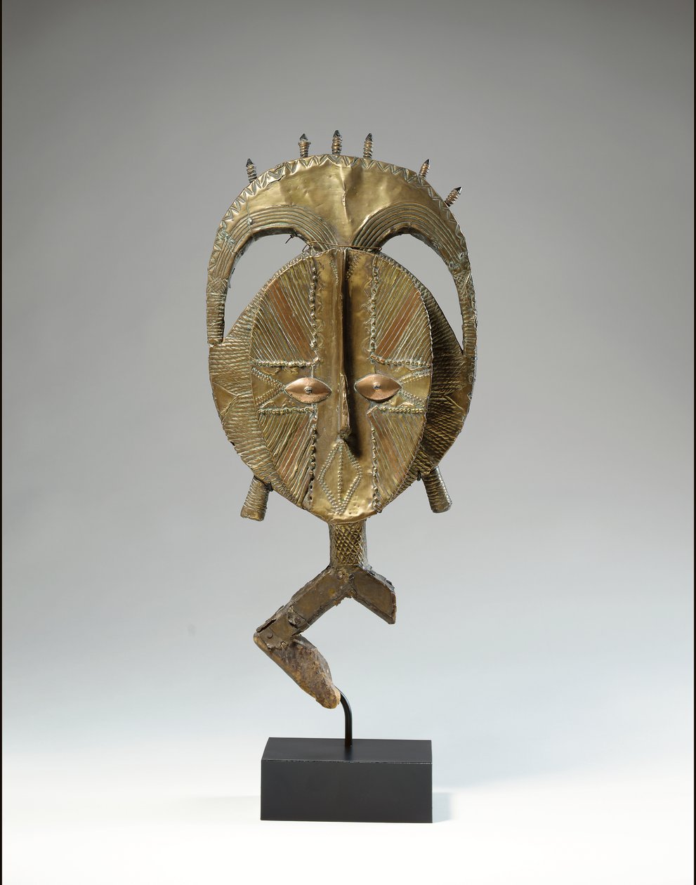 Mbulu Ngulu, A városi ereklyetartó figura alkotó: African School