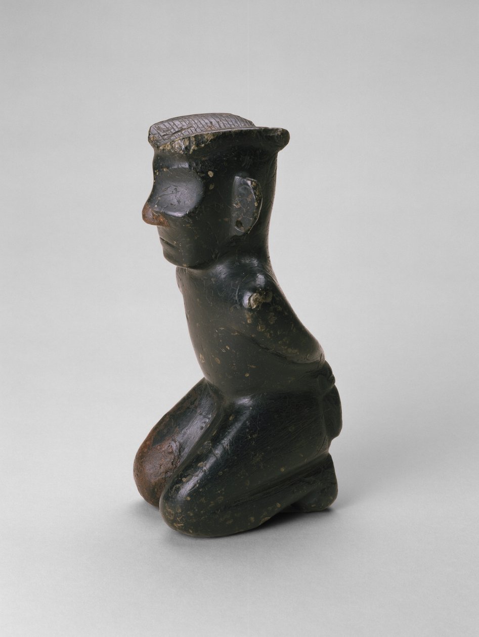 Térdelő alak, Kína, valószínűleg Szecsuán tartomány, Kr. e. 2. évezred vége. (klorit) alkotó: Age Bronze