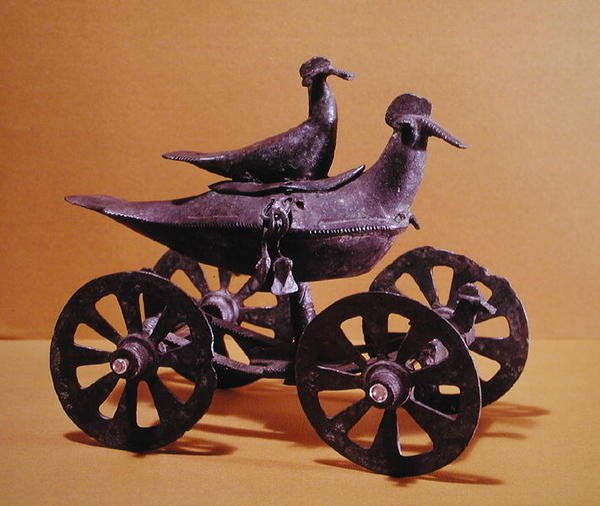 Fogadalmi szekér két madár formájában, Glasinacból Szarajevó mellett (bronz) alkotó: Iron Age