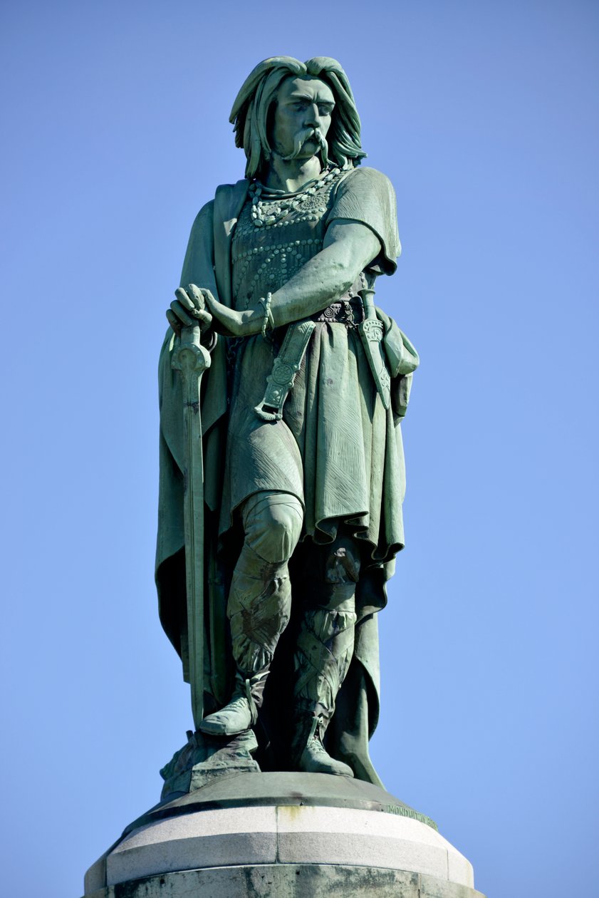 Vercingetorix (Kr. e. 72-46), gall vezető kolosszális szobra - Millet Aime (1819-1891) szobra 6,60 m magas erige 1865-ben a Mont Auxois nyugati részén (7 méter magasan Viollet Le Duc) Alise Sainte Reine 1865 alkotó: Aime Millet