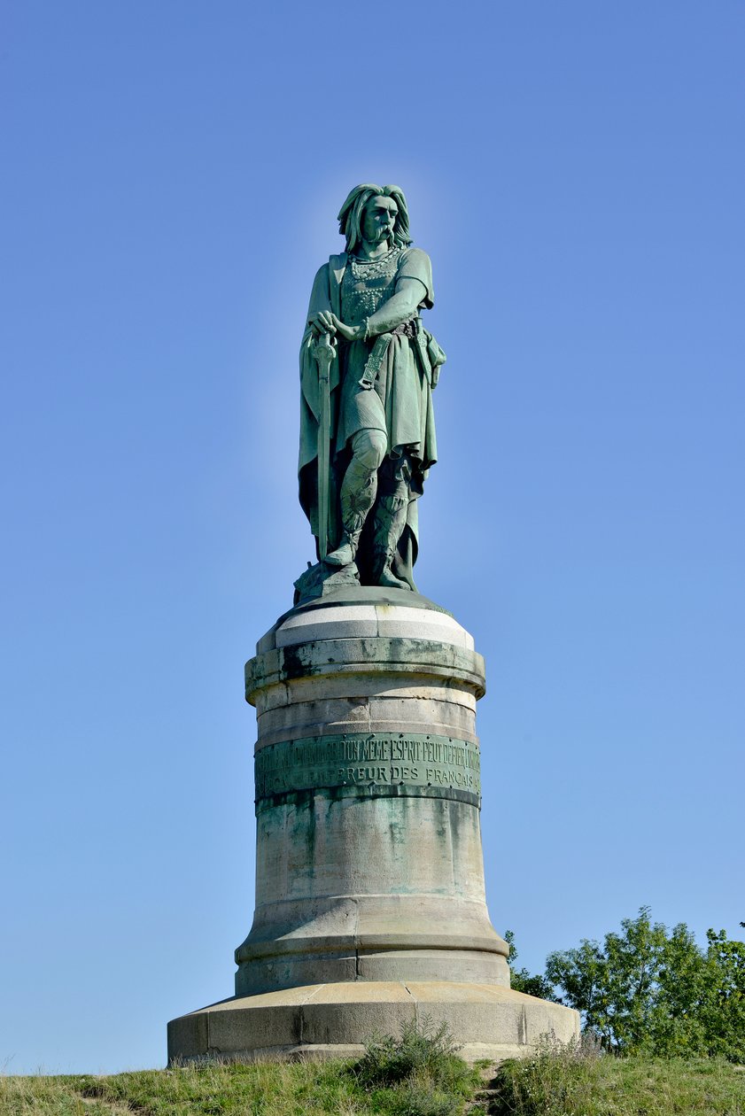 Vercingetorix (Kr. e. 72-46), gall vezető kolosszális szobra - Millet Aime (1819-1891) szobra 6,60 m magas erige 1865-ben a Mont Auxois nyugati részén (7 méter magasan Viollet Le Duc) Alise Sainte Reine 1865 alkotó: Aime Millet
