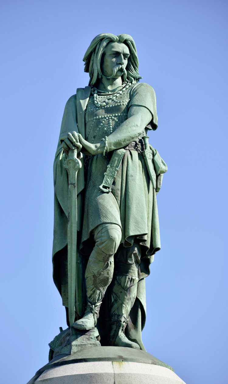 Vercingetorix (Kr. e. 72-46), gall vezető kolosszális szobra - Millet Aime (1819-1891) szobra 6,60 m magas erige 1865-ben a Mont Auxois nyugati részén (7 méter magasan Viollet Le Duc) Alise Sainte Reine 1865 alkotó: Aime Millet